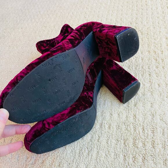 MIA Vickie crushed velvet booties berry red US 9,5M Mod Go-Go Fashion Booties - Picture 10 of 11